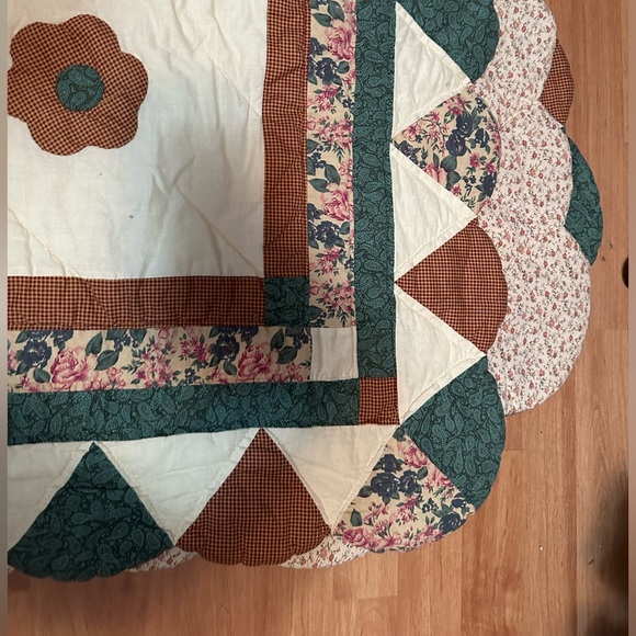 Vintage Queen Size Floral Quilt - Picture 5 of 10